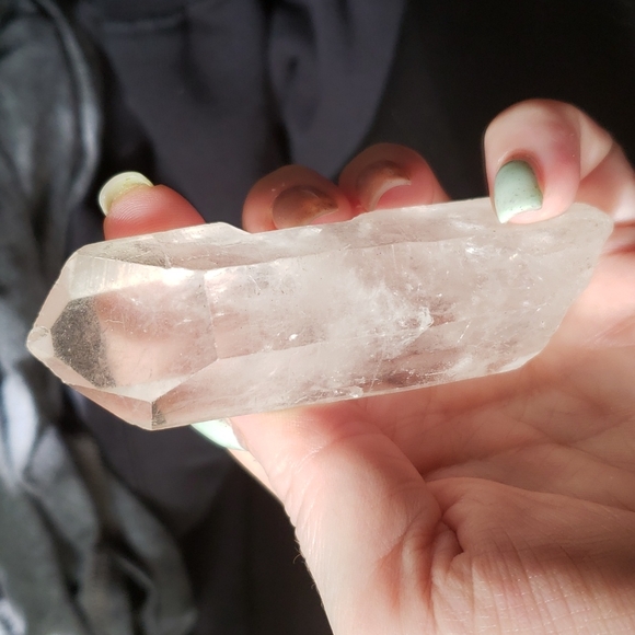 🦝 Clear Quartz Crystal Point - Picture 5 of 5